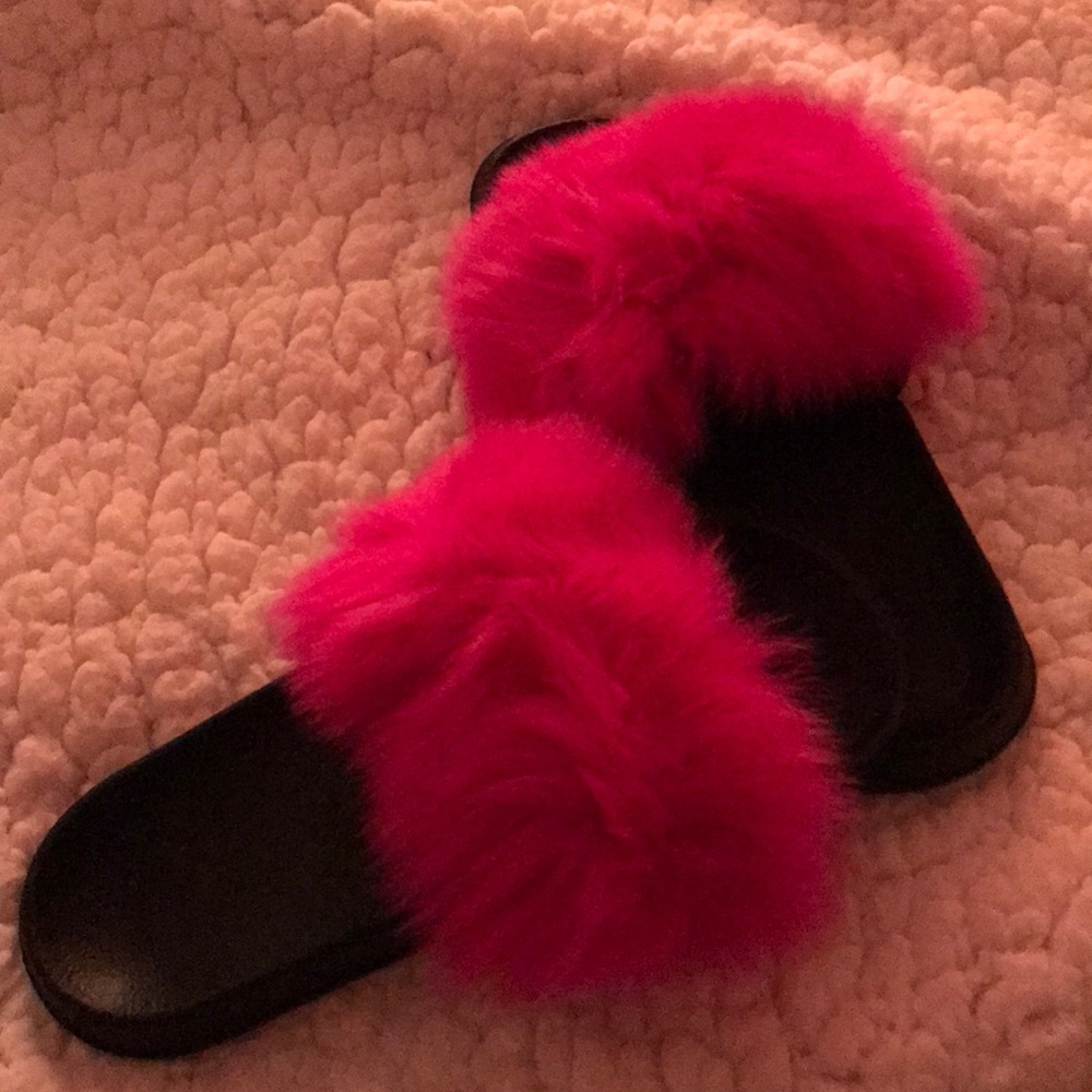 Fuchsia pink Fuzzy slippers